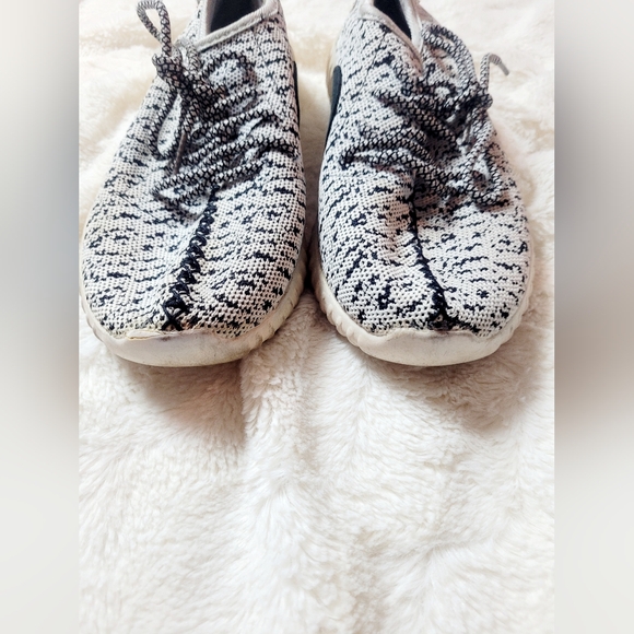 Yeezy x Adidas | Turtledove Boost - Picture 5 of 7